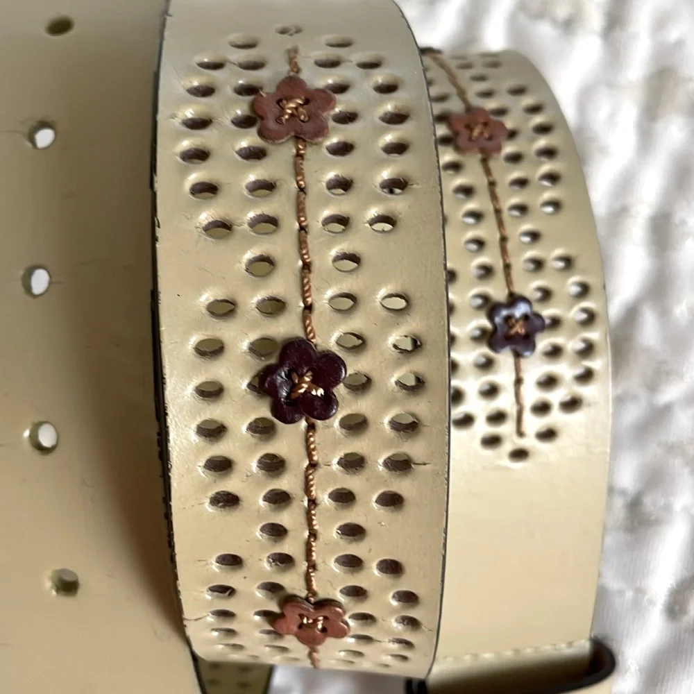 Vintage Daisy Flower Embossed Tan Leather Belt Ladies Large‎ 36/38